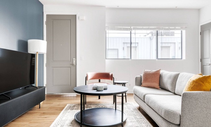 Palms Apartamento | Gorgeous Culver City 1BR w/ Roof Lounge & Gym, nr 405, by Blueground