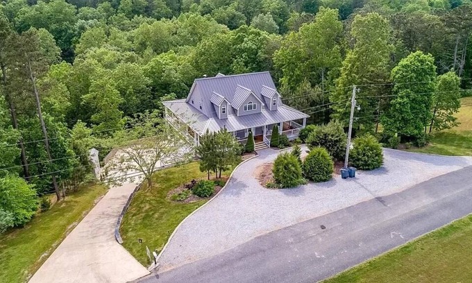 Waterloo Casa | Gorgeous custom built house overlooking Pickwick Lake