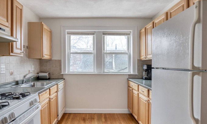 Somerville Apartamento | Gorgeous Davis Square Studio nr Davis Square T, by Blueground