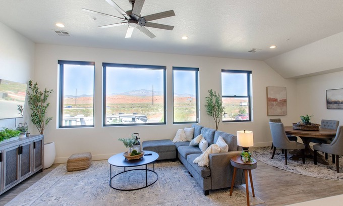 Washington Apartamento | Gorgeous Desert Loft in Southern Utah with views, pool, hot tub and firepits.