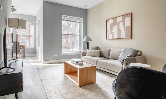 Edgewater Apartamento | Gorgeous Edgewater 2BR nr Loyola & Red Line, by Blueground