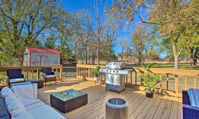 Edmond Casa | Gorgeous Edmond Escape w/ Deck & Private Yard