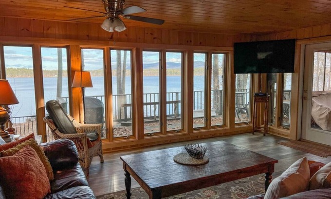 Fryeburg Cabina | Gorgeous Family Lakefront Cabin | Incredible Views