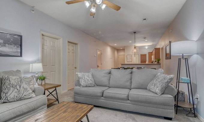 Branson West Condominio | Gorgeous family-sized golf course level condo. Sleeps 11. 3 min to SDC!!