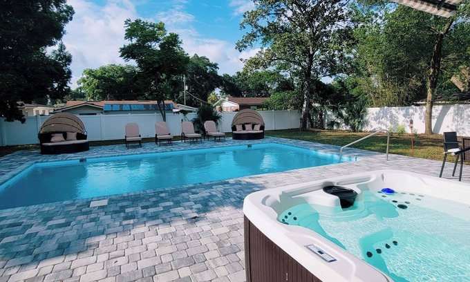 Arlington Casa | Gorgeous Florida Pool and Spa Home