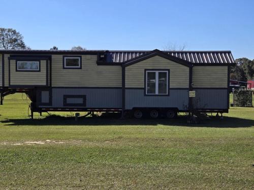 Georgia Coast Casa | Gorgeous, Fully-Equipped Tiny House Rental for Glamping Escapes in Georgia