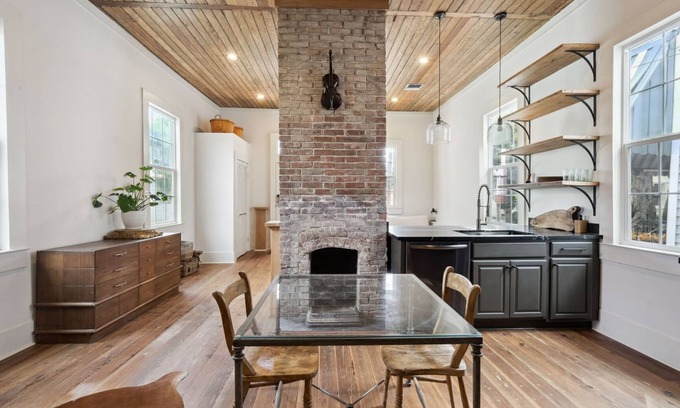 East Carrollton Casa | Gorgeous, Fully Renovated two level shotgun in the University Area