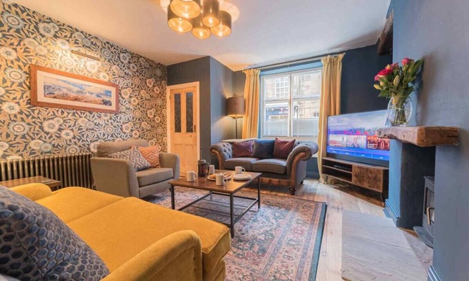 Kirkby Lonsdale Casa | Gorgeous Georgian family friendly property, central Kirkby Lonsdale with parking and EV charger