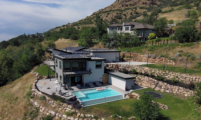 Holladay Casa | Gorgeous Getaway near SLC & Ski