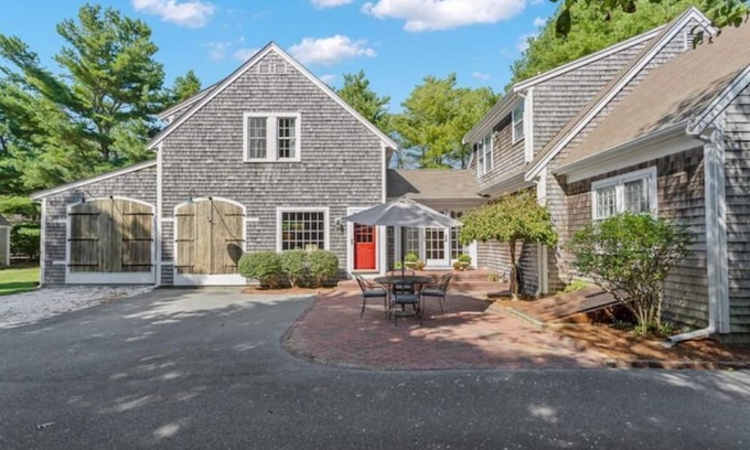 South Dennis Cabaña | Gorgeous Getaway on the Cape Cod Bikepath **New!**