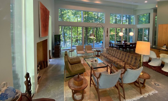 Damascus Casa | Gorgeous Glass 3 Bedroom, 2 Bath Riverfront Home