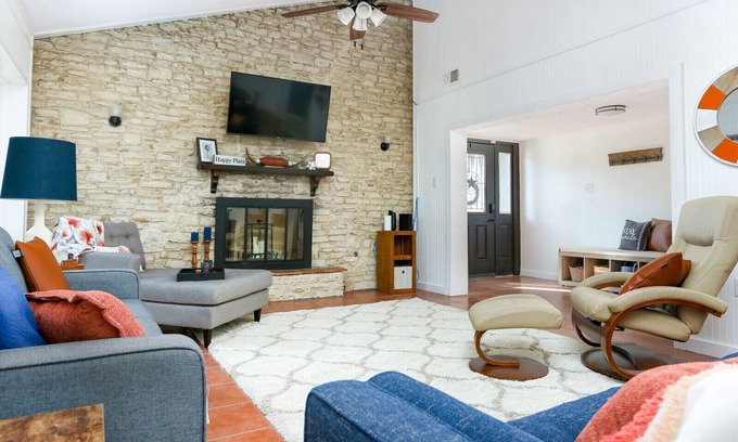 Converse Casa | Gorgeous Hill Country View @ Luxury Multi-Family Estate