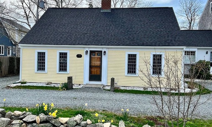 Dennis Casa | Gorgeous historic home sleeps 8 walk to everything!