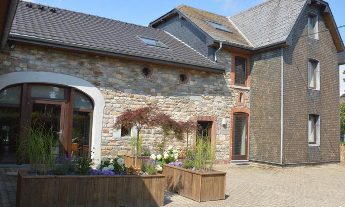 Walk Casa | Gorgeous Holiday Home in Waimes with In-House Theatre & Pool