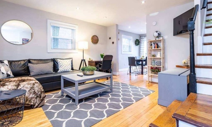 Potomac West Apartamento | Gorgeous Home 10 min to DC by CozySuites