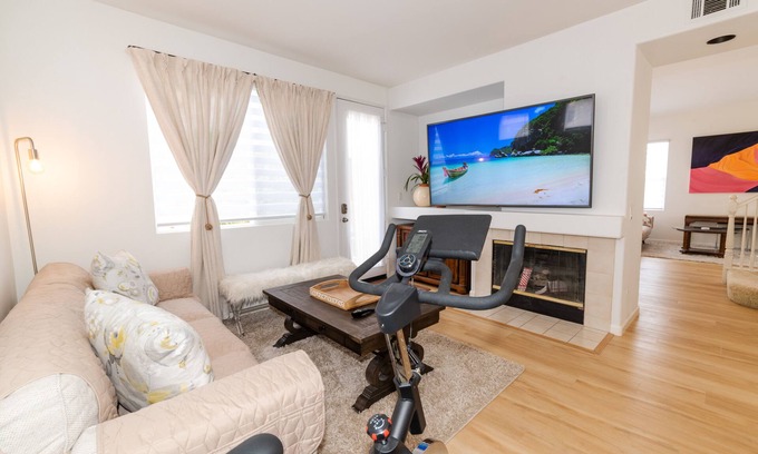 Ventura Casa | Gorgeous Home 2 Miles to Beaches Old Town Ventura