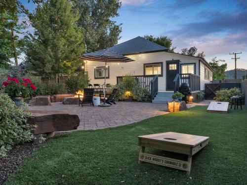 Williams Casa | Gorgeous Home-Amazing Yard-Fire Pit-Walk to Town