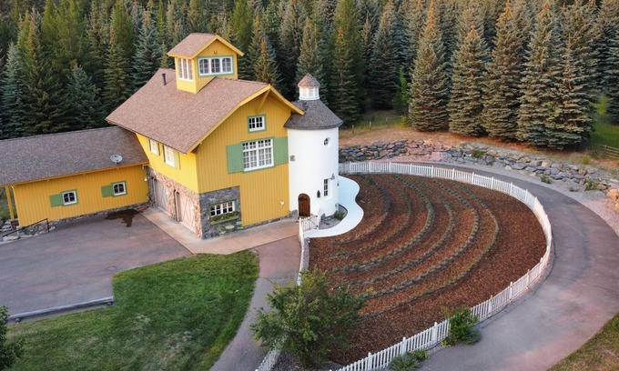 Kalispell Casa | Gorgeous Home and Property Located Just 30 Minutes From Glacier National Park