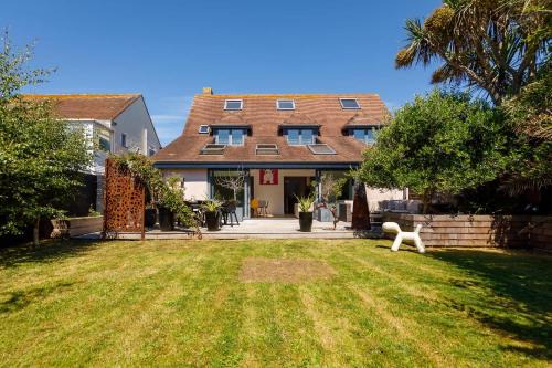 East Wittering Casa | Gorgeous home for 12 - Walk to Beach - Sea View