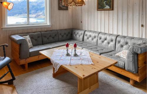 Vanylven Casa | Gorgeous Home In Åheim