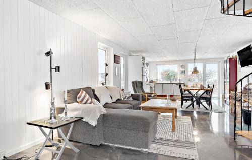 Næs Casa | Gorgeous Home In Assens With Kitchen