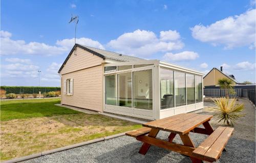Creances Casa | Gorgeous Home In Creances-Plage
