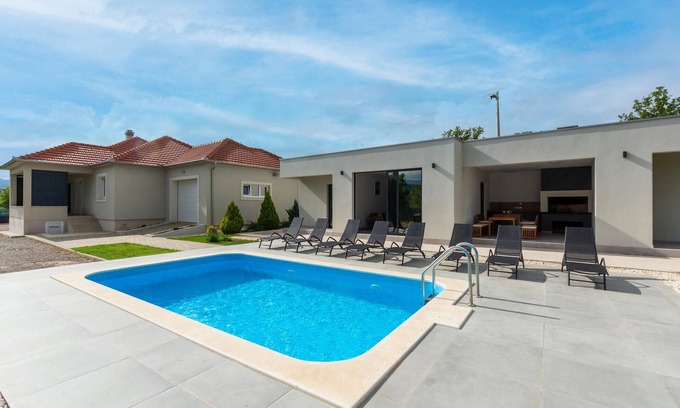 Dicmo Casa | Preciosa casa en Dicmo con sauna