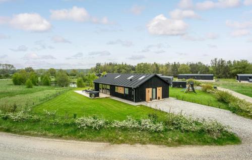 Fjellerup Strand Casa | Gorgeous Home In Glesborg With Kitchen