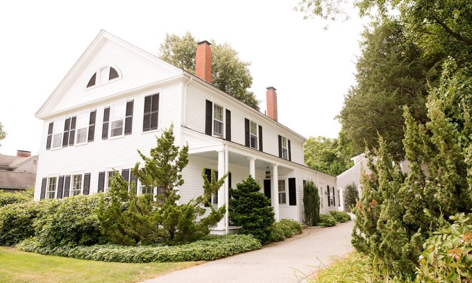 Sandwich Casa | Gorgeous home in historic downtown Sandwich with hot tub/sauna
