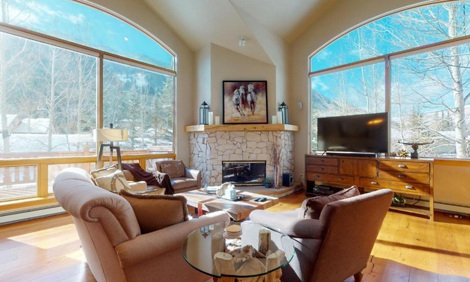 Vail Casa | Gorgeous home in Quiet East Vail