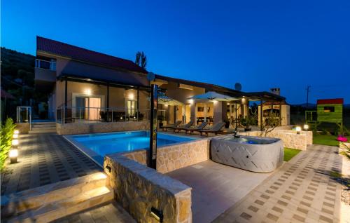 Drnis Casa | Gorgeous Home In Siveric With Sauna