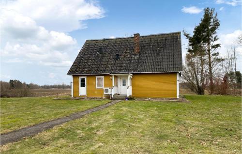 Tjallmo Casa | Gorgeous Home In Tjällmo With Kitchen
