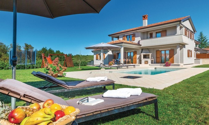 Heki Casa | Bonita casa en Trosti con jacuzzi