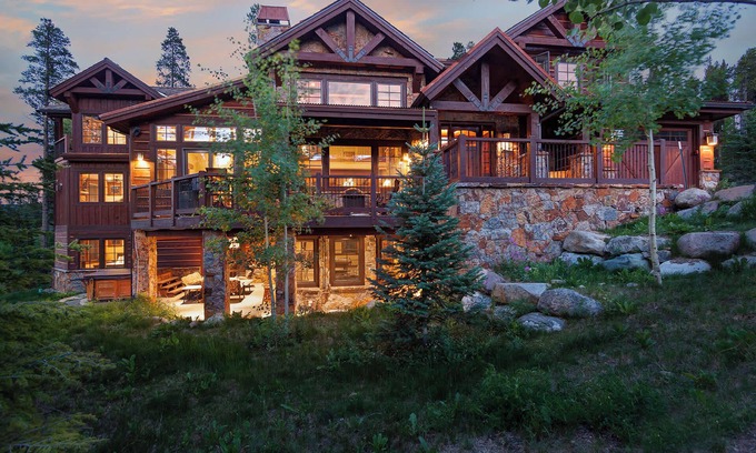 Boulder Ridge Casa | Gorgeous Home w/ Fire Pit, Walk to Ski Lifts!