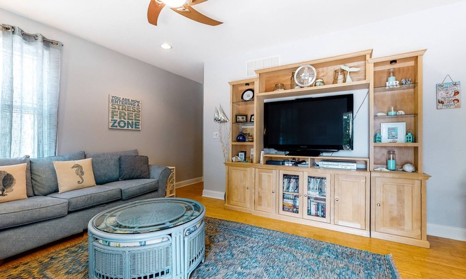 Country Club Estates Casa | Gorgeous home with private pool - dog-friendly - only three blocks to the beach