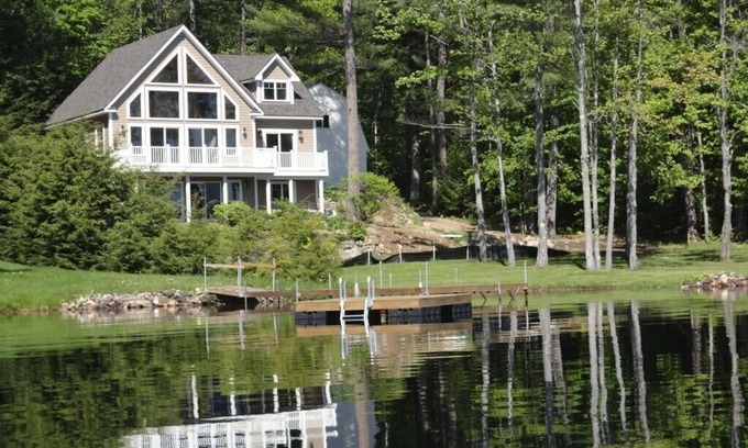 Bridgton Casa | Casa moderna frente al lago en Woods Pond con Sandy Beach.