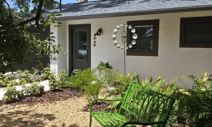 Southgate Casa | Gorgeous home with private garden - SOO close to beaches, downtown and shopping!