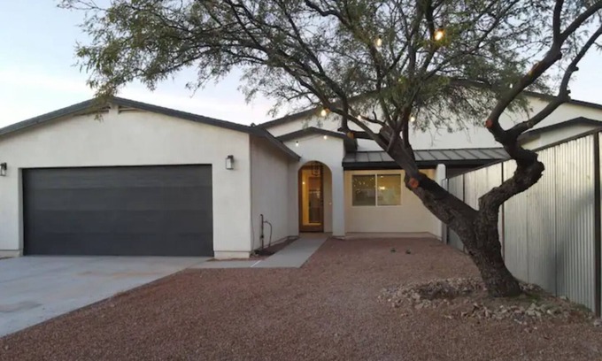 Limberlost Casa | Gorgeous House, King Suite, Central Location.