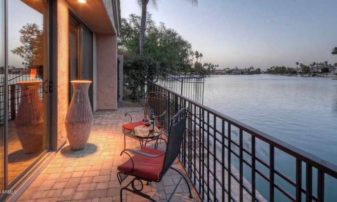 Lake Mirage Casa | Precioso refugio frente al lago con barco y kayaks