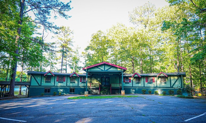 Pine Mountain Chalet De Esquí | Gorgeous Lake view home with private Game Room