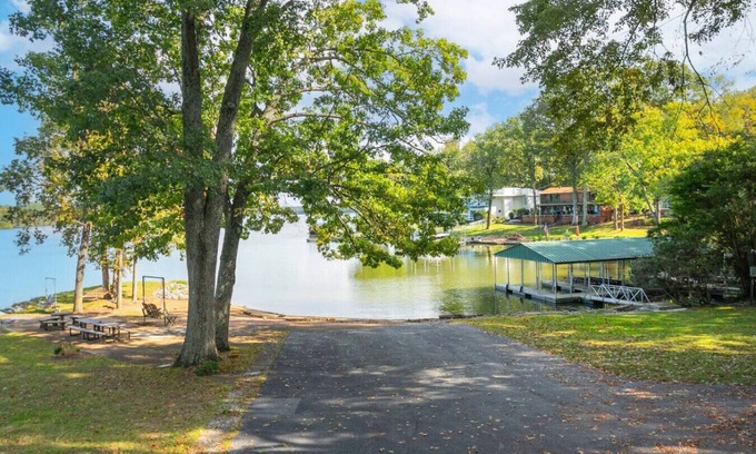 Mount Juliet Casa | Gorgeous Lakefront! · 3BR/2BA · Gameroom