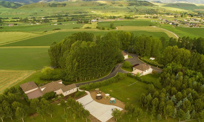Avon Casa | Hermosa ubicación, muchas actividades al aire libre, capacidad para 52 en camas + Camping