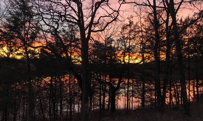 Omaha Casa | Gorgeous Loft 1 mile Cricket Creek Marina TableRockBranson firepit/grill retreat