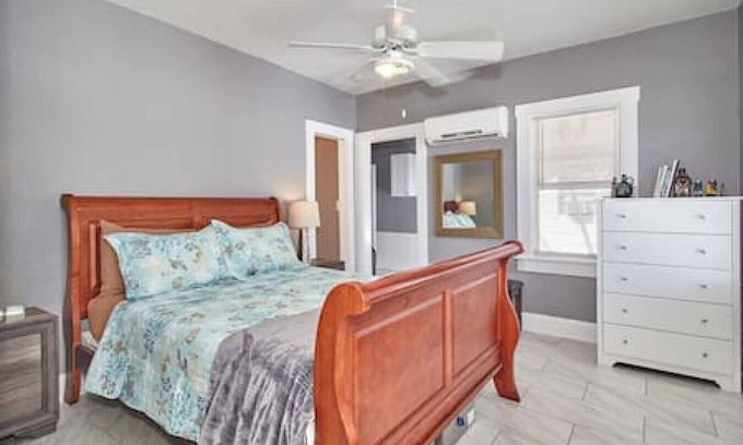 Oakford Park Casa | Gorgeous Loft Apartment - Centrally Located Tampa