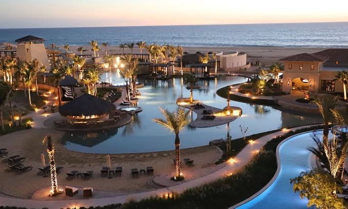Los Cangrejos II y ÌII Complejo | Gorgeous, Luxurious 4 Bdrm Penthouse w/Oceanfront Views & Private Pool in Cabo