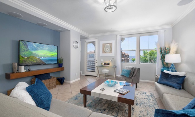 Santee Casa | Gorgeous Luxurious San Diego Townhome - Stunning Views, Pool, Hot Tub