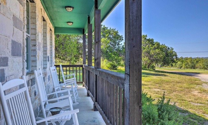 San Marcos Casa | Gorgeous Luxury Home With Hot Tub Just 3 Miles to Dtwn!