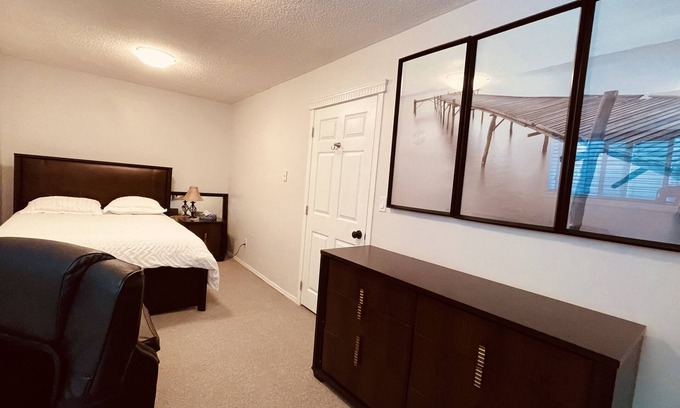 Southeast Calgary Casa | Gorgeous luxury suite w/ 2 Private Bedrooms close to downtown Calgary