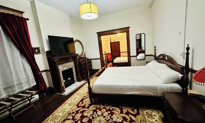 Wellsville Apartamento | Gorgeous Main Street Two Bedroom Apartment