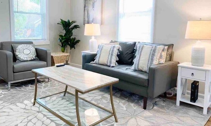 Kettering Casa | GORGEOUS+MODERN 2BR HOME | FAST WIFI+QUIET STREET
